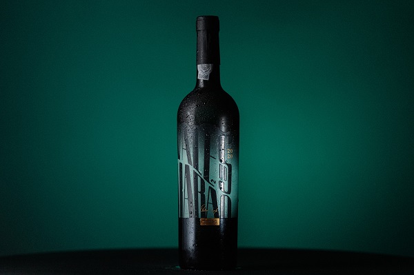 沉穩(wěn)大全的葡萄酒包裝設計